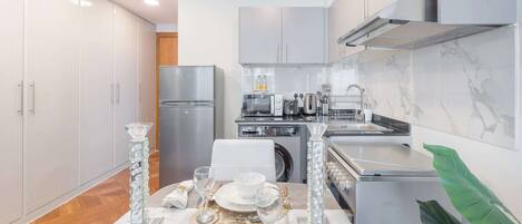 Fridge, microwave, oven, stovetop