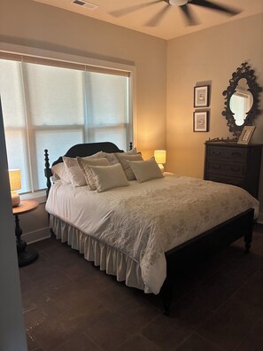 6 bedrooms, iron/ironing board, internet, bed sheets
