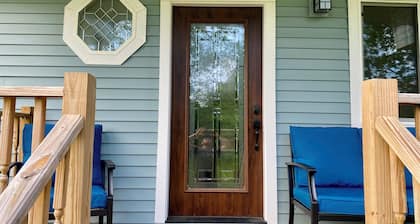 Sandhill Cottage, new 2-bedroom house in Elberta, dog friendly