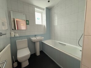 Economy Triple Room, Non Smoking | Bathroom | Combined shower/tub, towels, soap, toilet paper