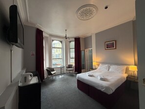 Economy Triple Room, Non Smoking | Hypo-allergenic bedding, rollaway beds, free WiFi, bed sheets