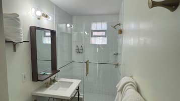 Handtücher, Seife, Toilettenpapier