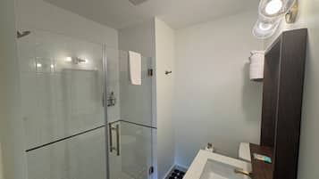 Handtücher, Seife, Toilettenpapier