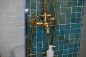 Shower, hair dryer, towels, soap - Pied-à-terre de Saint-Paul | Free public parking (Saint-Paul-de-Vence)