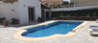 Beautiful, fully equipped detached villa with a private swimming pool.