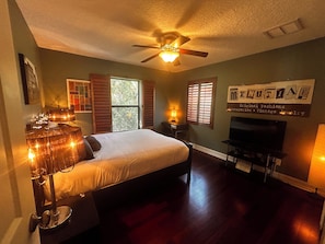 4 bedrooms, desk, iron/ironing board, travel cot