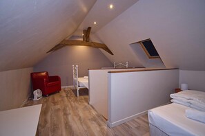 2 slaapkamers, een strijkplank/strijkijzer, beddengoed