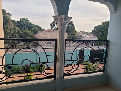 Charming 4-bedroom apartment with AC in Tanjeh