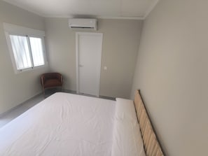 Quarto casal standard | Roupas de cama antialérgicas, Wi-Fi de cortesia, roupa de cama
