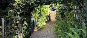 Enchanting Garden Cottage Apt Near Beach