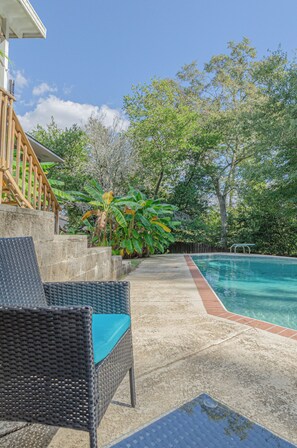 Piscine extérieure en saison