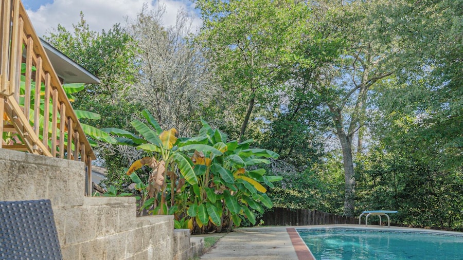 Modern Luxury Cottage with Pool