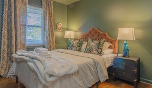 Free WiFi - Modern Luxury Cottage with Pool (Columbus)