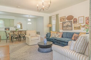 Living area - Modern Luxury Cottage with Pool (Columbus)