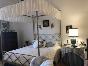 4 Schlafzimmer, Zimmersafe, Bügeleisen/Bügelbrett, WLAN