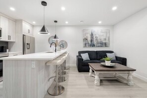 Interior - Crescent Heights Urban Retreat (Calgary)