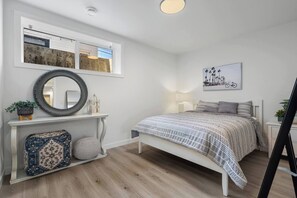 3 bedrooms, WiFi, bed sheets - Crescent Heights Urban Retreat (Calgary)