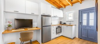 Olga Apt 4- Lovely Studio on Ground Floor