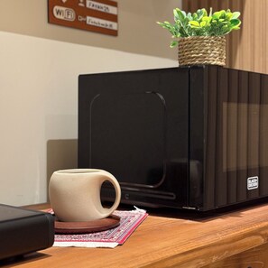 Microwave - Chic Studio With Private Garage & Self Check-in (Al Khobar)