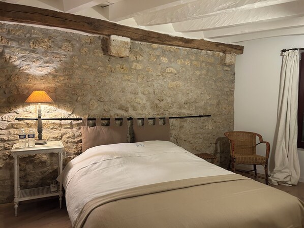 2 habitaciones, tabla de planchar con plancha, wifi y ropa de cama