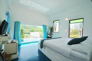 Deluxe Studio, Pool View | Desk, free WiFi