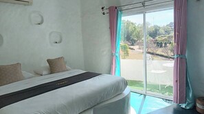 Comfort Duplex, Mountain View | Desk, free WiFi