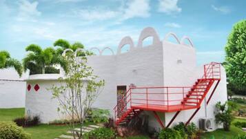 Familiekamer, balkon | Een bureau, gratis wifi