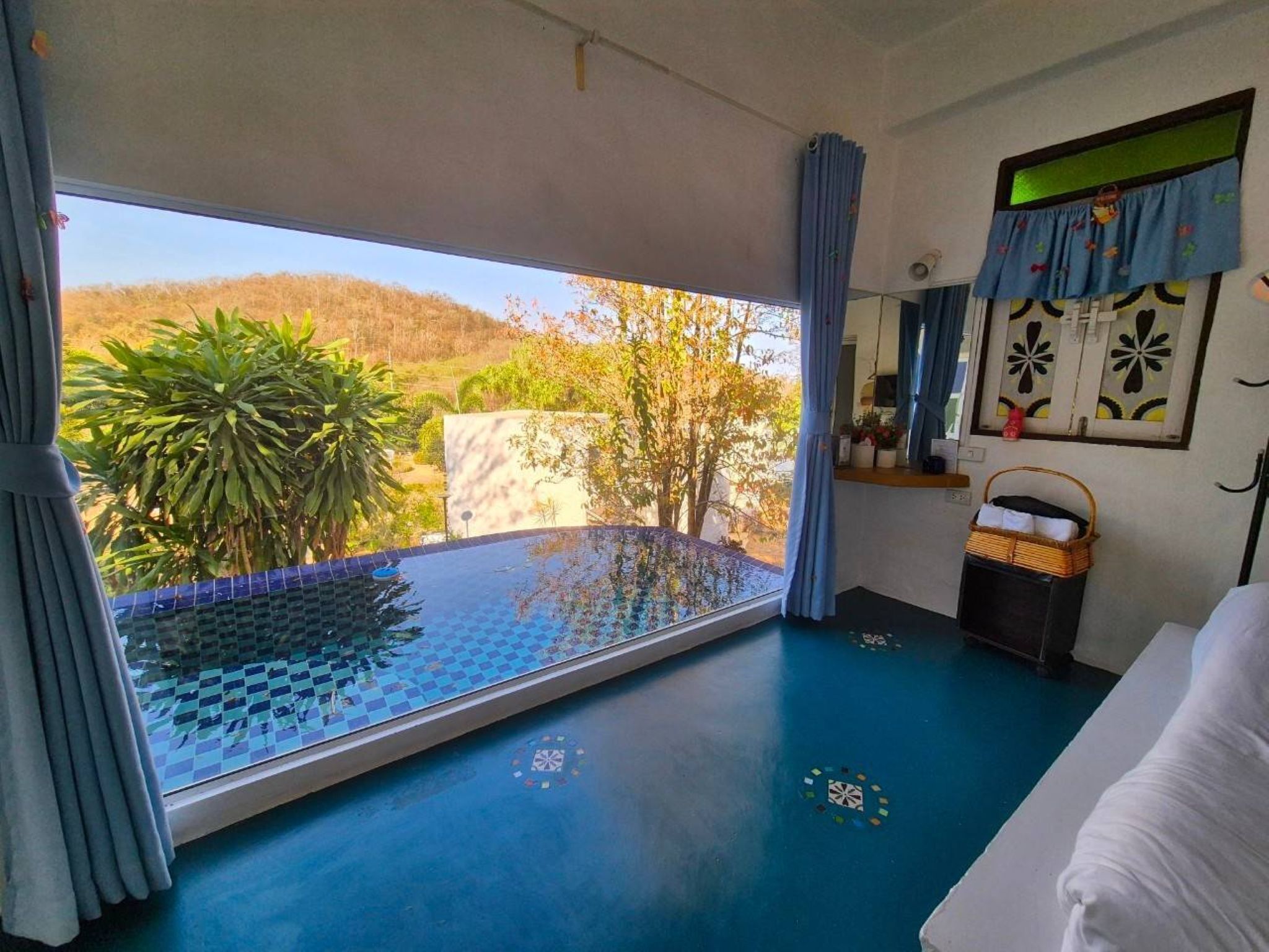 Escritorio y wifi gratis 