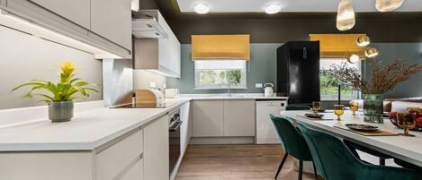 Fridge, microwave, oven, stovetop