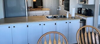 SC Lake Greenwood The Great Escape 4BR/2BA lakefront home with beautiful sunsets