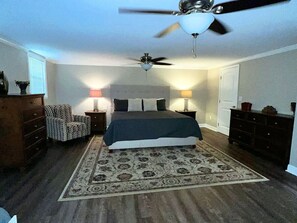 4 chambres, fer et planche à repasser, Wi-Fi gratuit, draps fournis