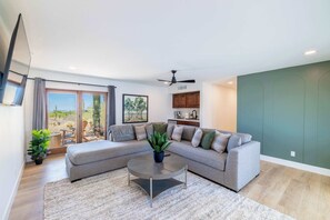 Smart TV, fireplace, offices - HÓZHÓ Pinnacle Peak | Pool | Golf Sim | Views (Scottsdale)