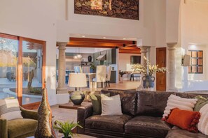 Smart TV, fireplace, offices - HÓZHÓ Pinnacle Peak | Pool | Golf Sim | Views (Scottsdale)