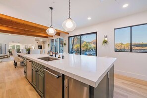 Dining - HÓZHÓ Pinnacle Peak | Pool | Golf Sim | Views (Scottsdale)