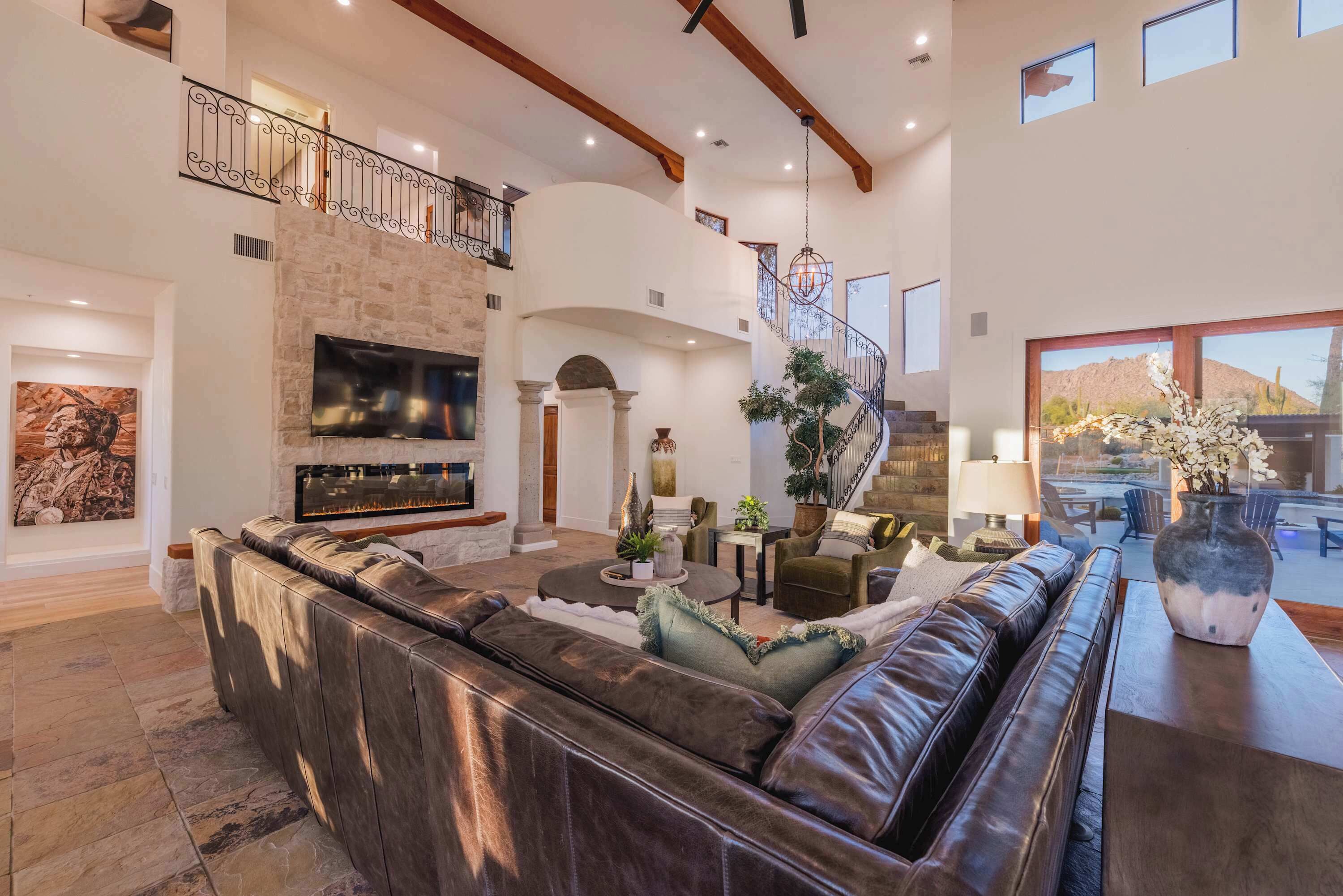 Fernseher, Kamin, Arbeitsbereiche