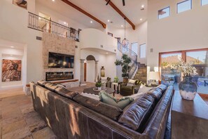 TV, fireplace, offices - HÓZHÓ Pinnacle Peak | Pool | Golf Sim | Views (Scottsdale)