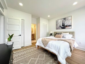 3 habitaciones, tabla de planchar con plancha y cuna de viaje 