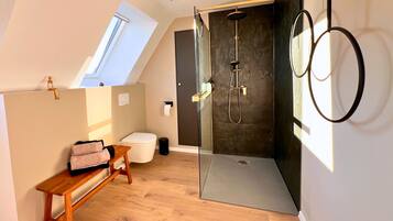 Dusche, Haartrockner, Handtücher, Seife