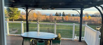 three bedroom share kitchen, dining room, leaving room, with AC in Colborne