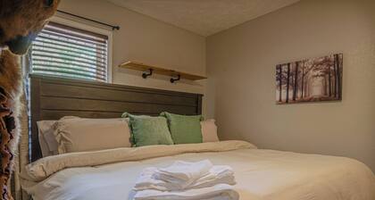 Cozy Bungalow Retreat w FirePit & Grill