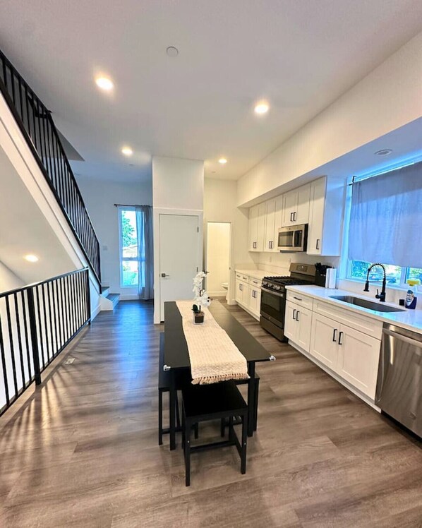 Fridge, microwave, oven, dishwasher