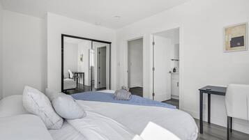 4 Schlafzimmer, Schreibtisch, Bügeleisen/Bügelbrett, Reisekinderbett