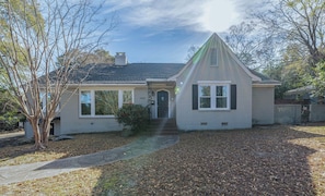 Exterior - Charming Columbus Retreat 3BR Pool&Games (Columbus)