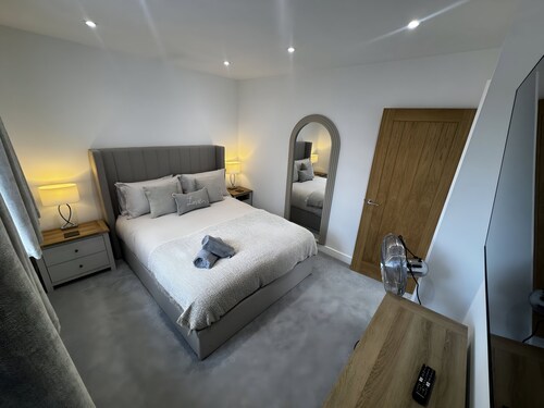 Amora Stays, Luxury 3 bedroom home, in the heart of Aylesbury.