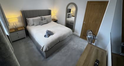 Amora Stays, Luxury 3 bedroom home, in the heart of Aylesbury.