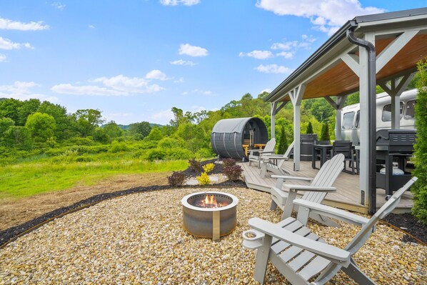 Terrace/patio - All Season Luxury Airstream Glamping Unit 1 of 6, On-Site Hiking, Sauna (Rockbridge)