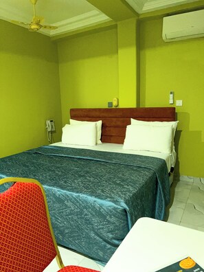 In-room safe, desk, laptop workspace, iron/ironing board - Executive Key Hotel (Ajumako Bisease)