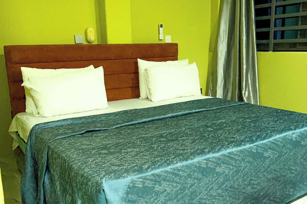 In-room safe, desk, laptop workspace, iron/ironing board