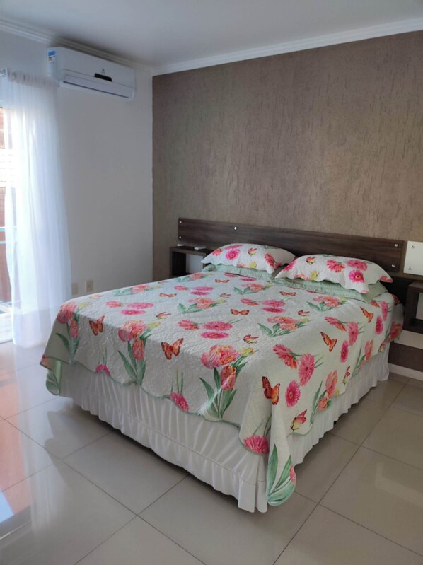 3 chambres, fer et planche à repasser, accès Internet, draps fournis