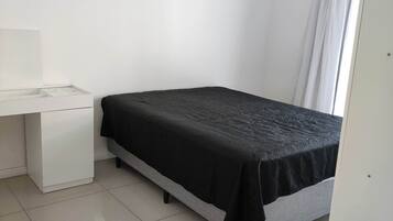 3 bedrooms, iron/ironing board, internet, bed sheets